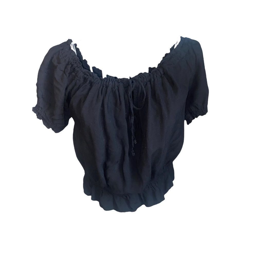 Black crop‎ top